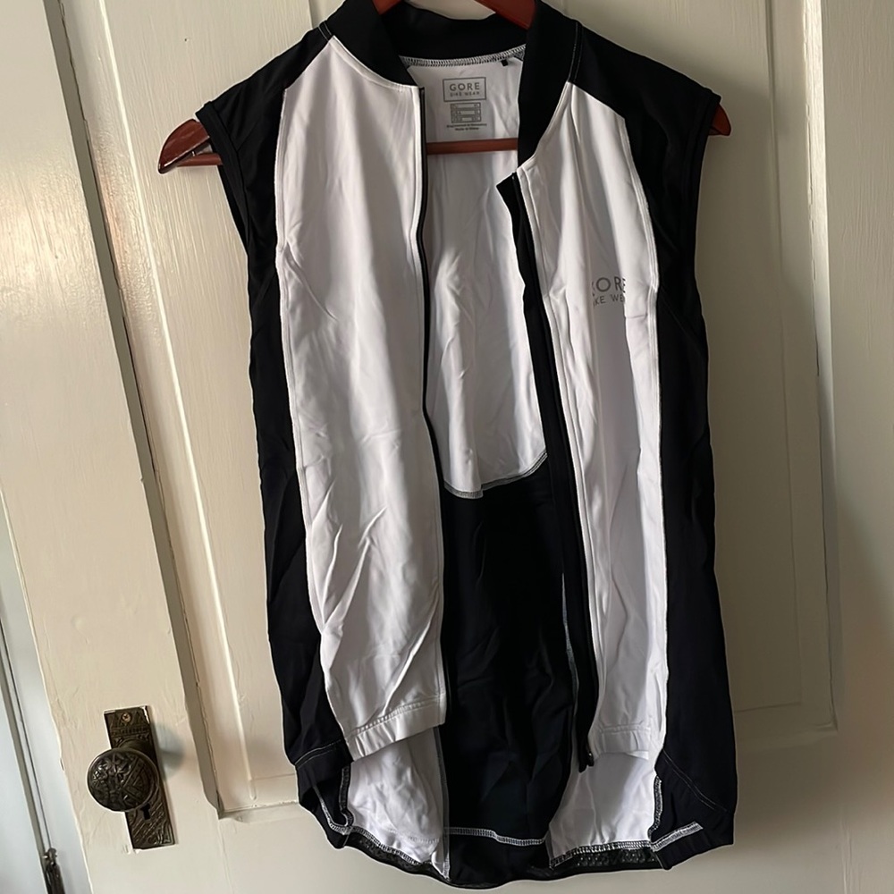 GORE bike wear shirt, zippered front with three back pockets